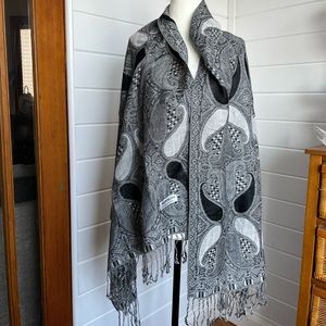 Pashmina & Silk Scarf in Paisley Print in Black/white/grey colors, like new!